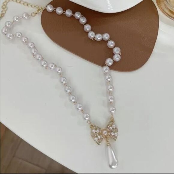 Faux Pearl Bow Necklace & Earring Set - Picture 5 of 5